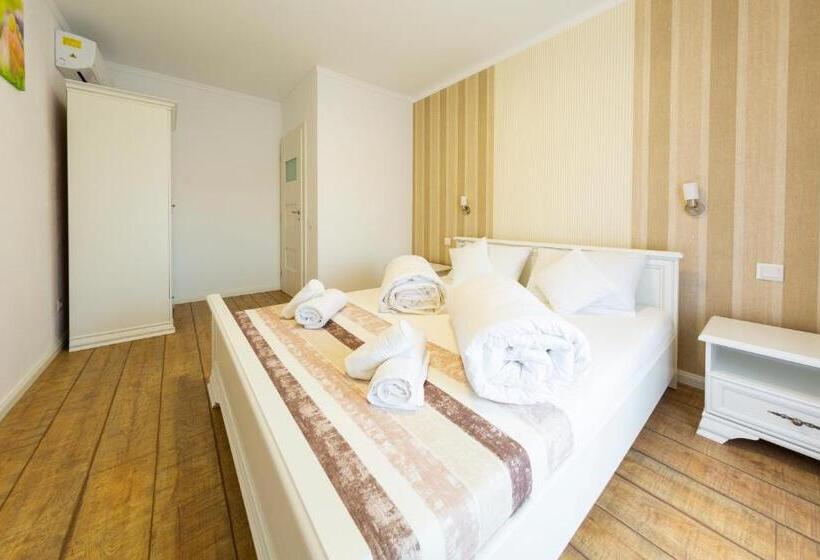 سوئیت با تخت بزرگ, Casa Cu Nuc