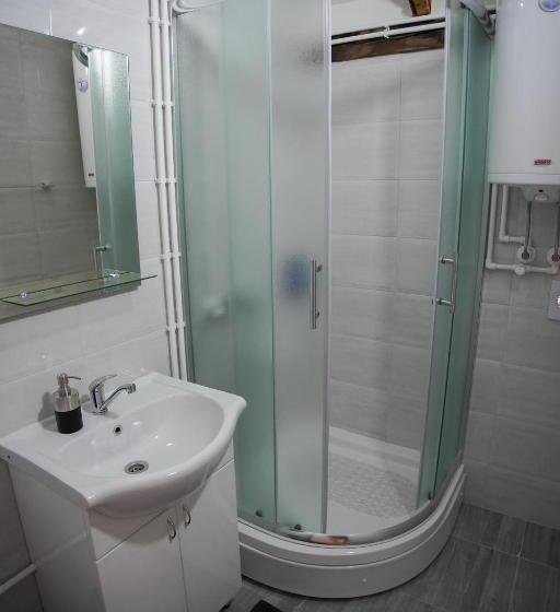 اتاق لوکس با تخت بزرگ, Epicenter