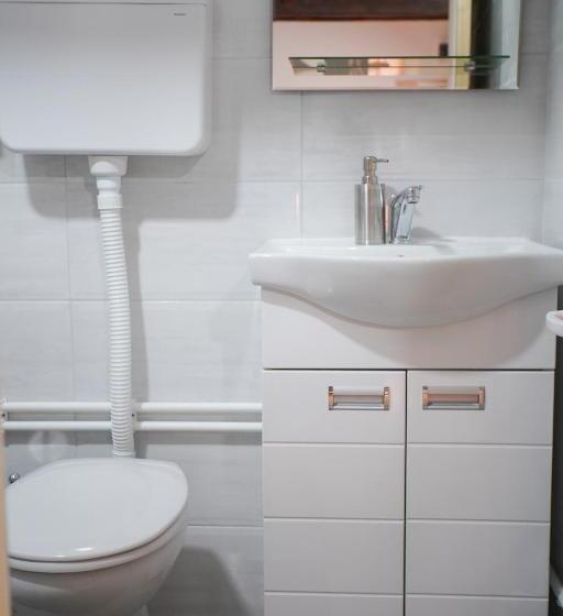 اتاق خانوادگی, Epicenter