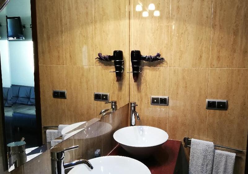 اتاق خانوادگی, Lb Lebrija By Ma 22 Puntos