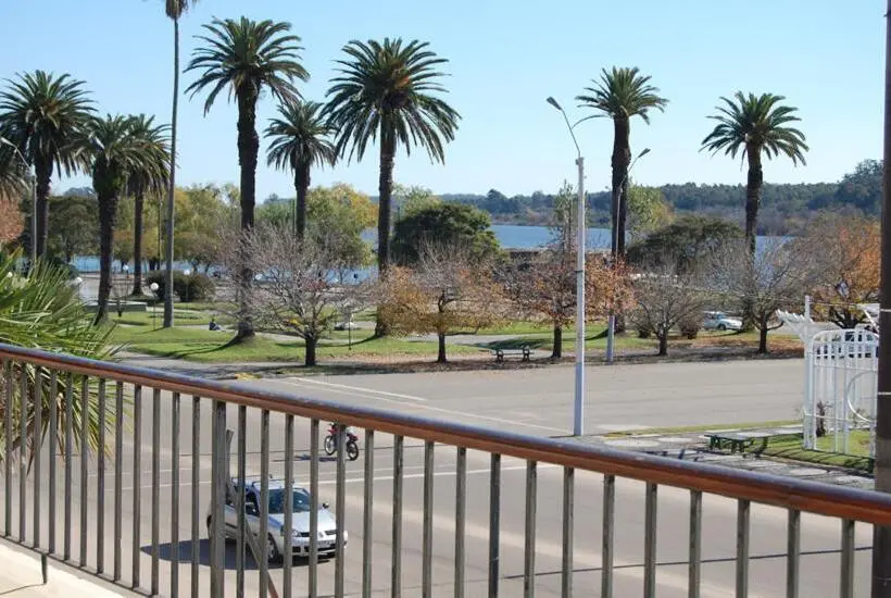 デラックスルーム, Mercedes Rambla