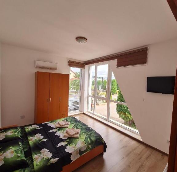 غرفة قياسية مع حمام خارجي, Vila Nei