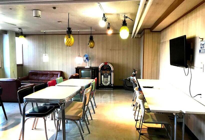 חדר סטנדרט לארבעה, Clover House Sapporo