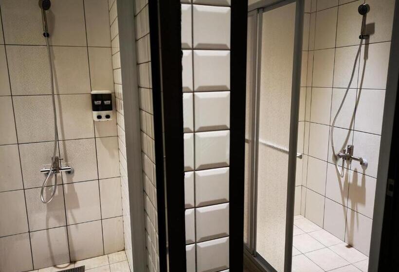 اتاق استاندارد سه تخته با سرویس بهداشتی مشترک, Bluewater Hotel Xpark Gloria Outlets Taoyuan Baseball Stadium