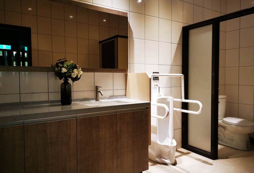 اتاق استاندارد سه تخته با سرویس بهداشتی مشترک, Bluewater Hotel Xpark Gloria Outlets Taoyuan Baseball Stadium