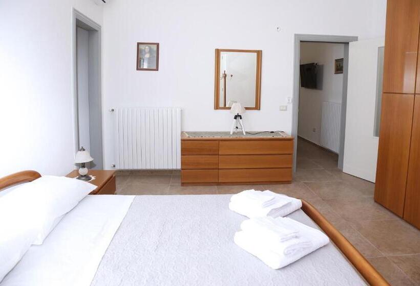 חדר סטנדרט לארבעה, Domus Petrosa