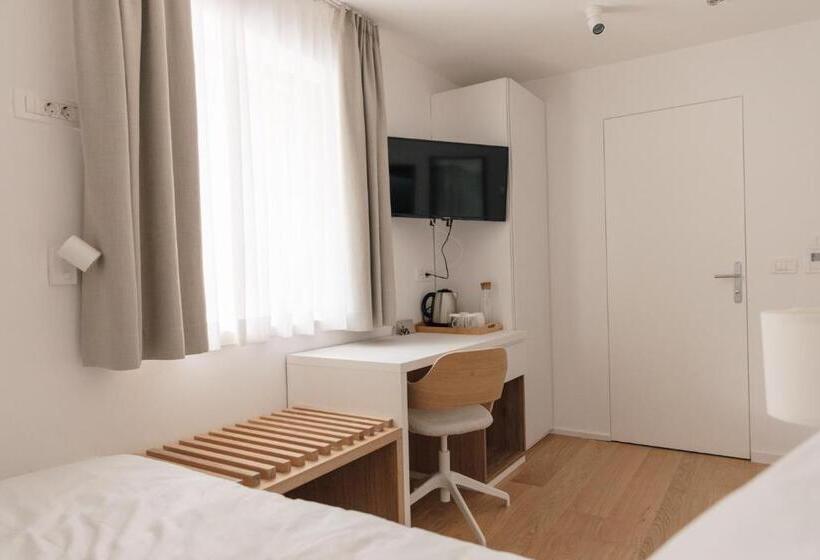 اتاق استاندارد یک نفره, Majerca