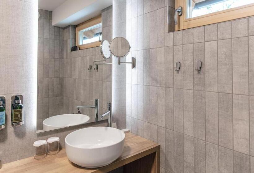 اتاق سوپریور با بالکن, Majerca