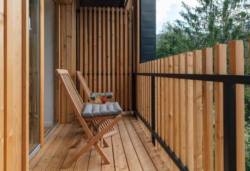 اتاق سوپریور با بالکن, Majerca