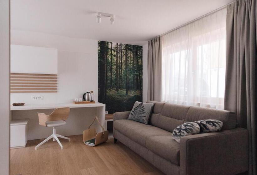 سوییت لوکس, Majerca