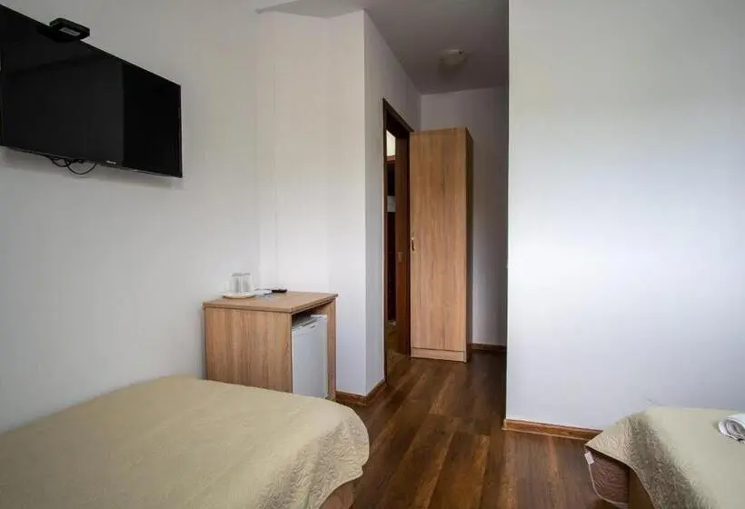 Economy Triple Room, Balanchine