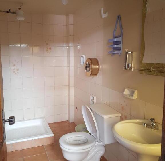 اتاق استاندارد با سرویس بهداشتی مشترک, Hostel Buen Descanso