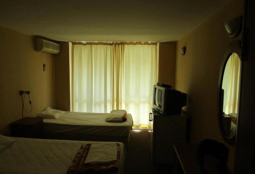 패밀리 룸, Hostel Papagal