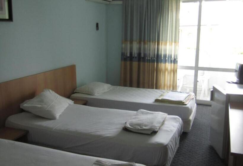 패밀리 룸, Hostel Papagal