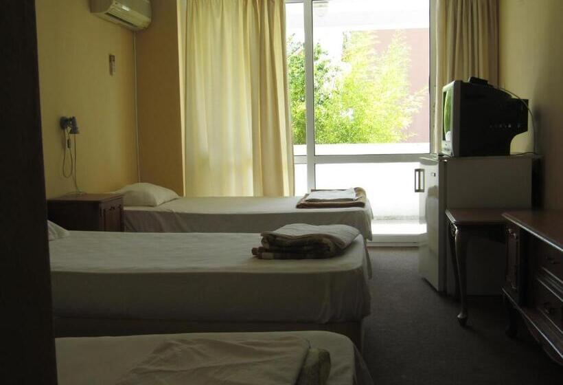 패밀리 룸, Hostel Papagal