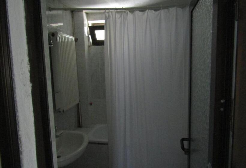 수피리어 스위트, Hostel Papagal