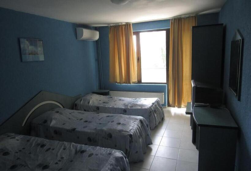 수피리어 스위트, Hostel Papagal