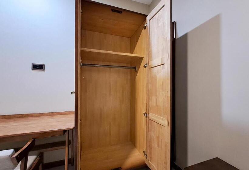 Standart Oda, Global Residency