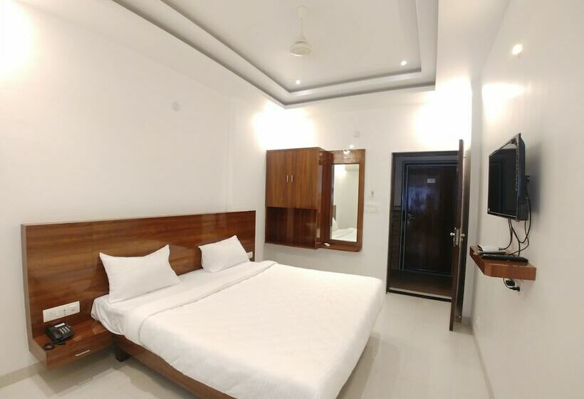 Номер Deluxe, Jagadguru Lonavala