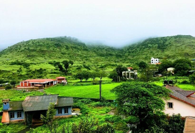 Номер Deluxe, Jagadguru Lonavala