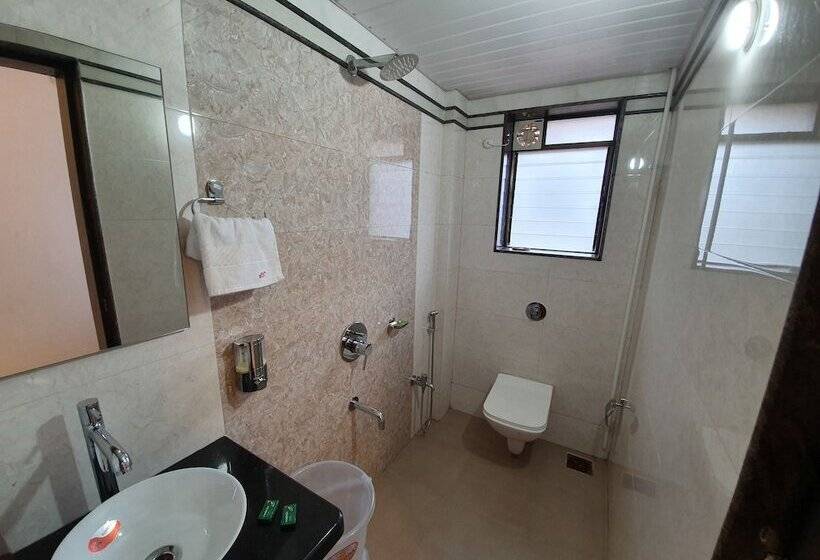 Номер Deluxe, Jagadguru Lonavala