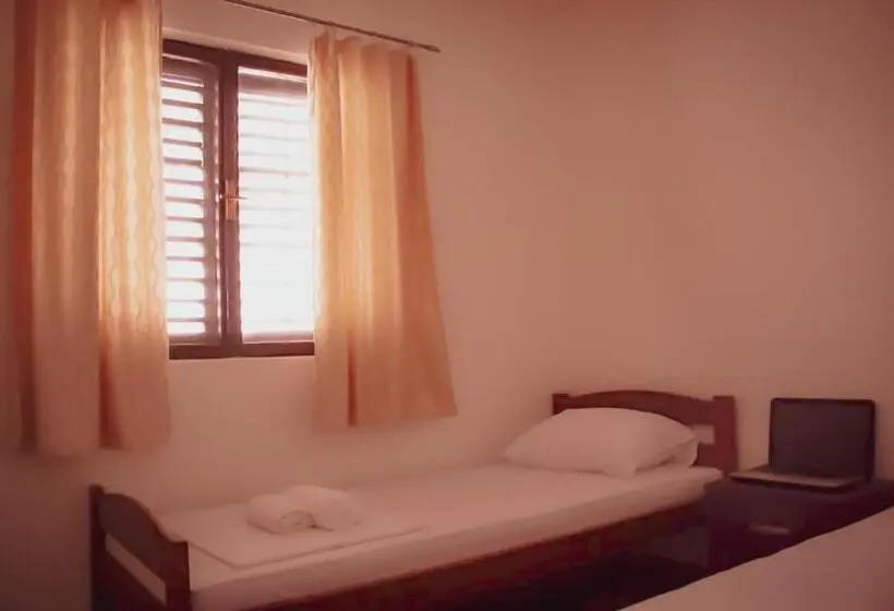 آپارتمان 1 خوابه, Balkan House