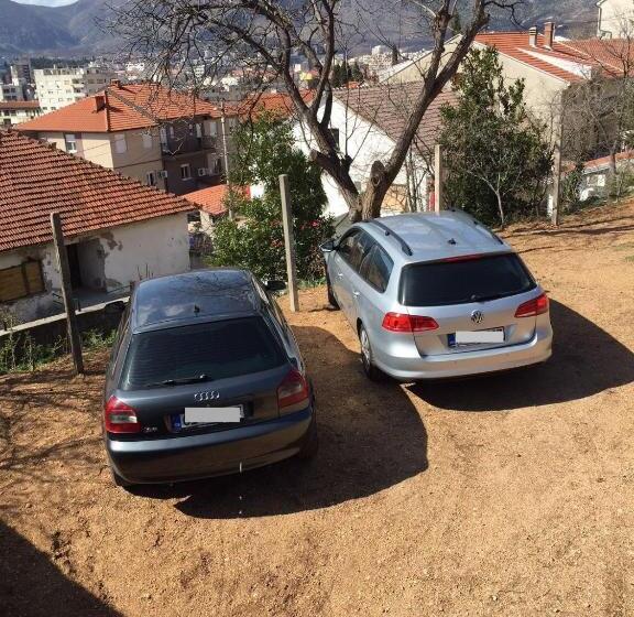 آپارتمان 1 خوابه, Balkan House