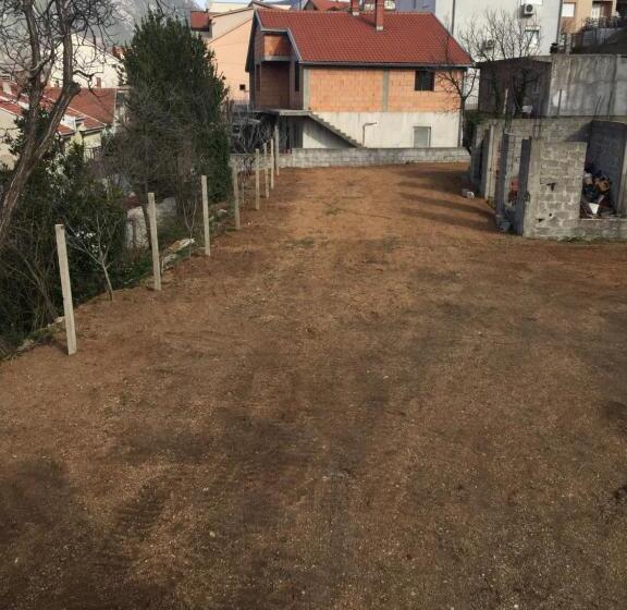 آپارتمان 1 خوابه, Balkan House