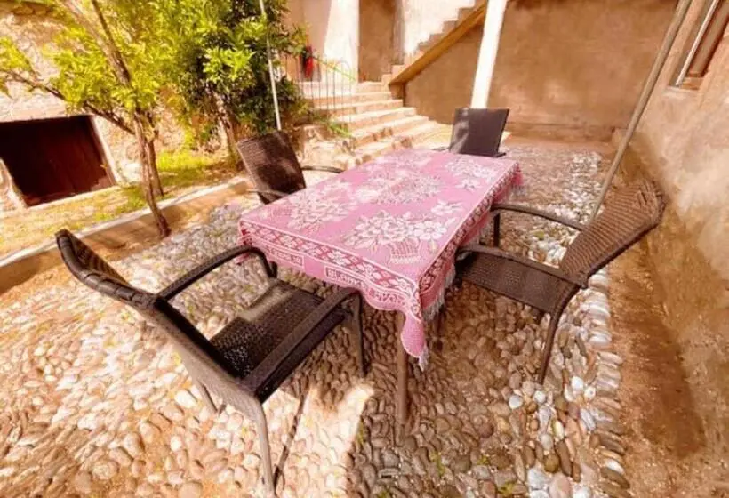 اتاق استاندارد با سرویس بهداشتی مشترک, Balkan House