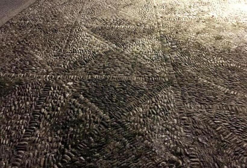 اتاق استاندارد با سرویس بهداشتی مشترک, Balkan House