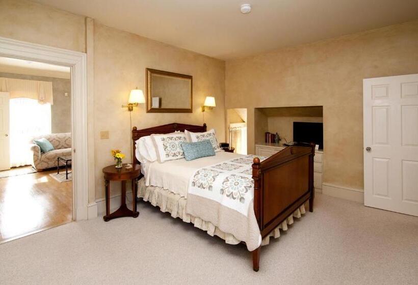 자쿠지 스위트, Captain Farris House