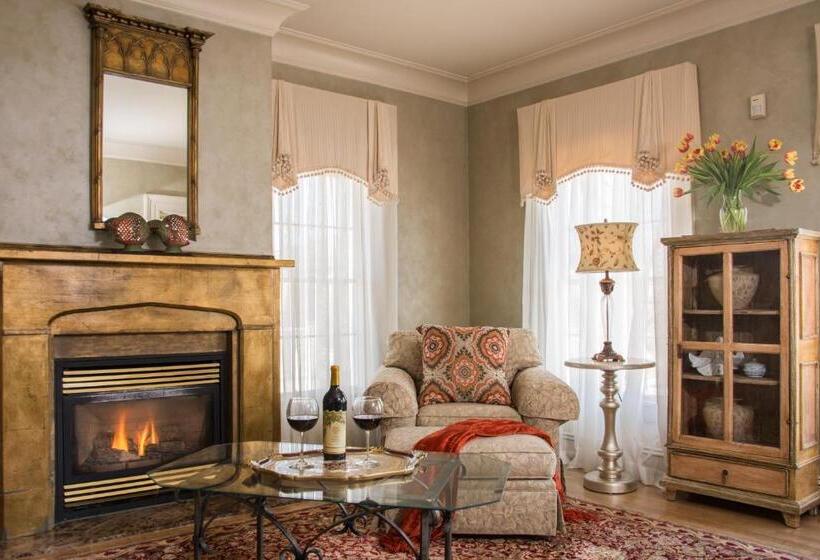 자쿠지 스위트, Captain Farris House