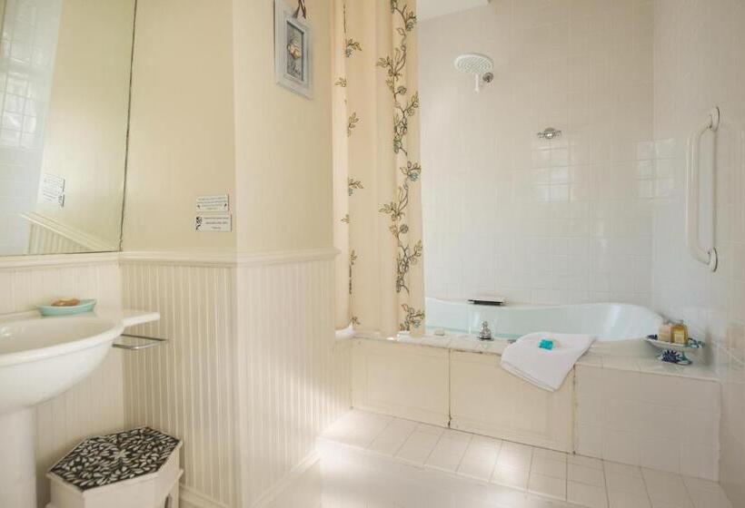 수피리어 스위트, Captain Farris House