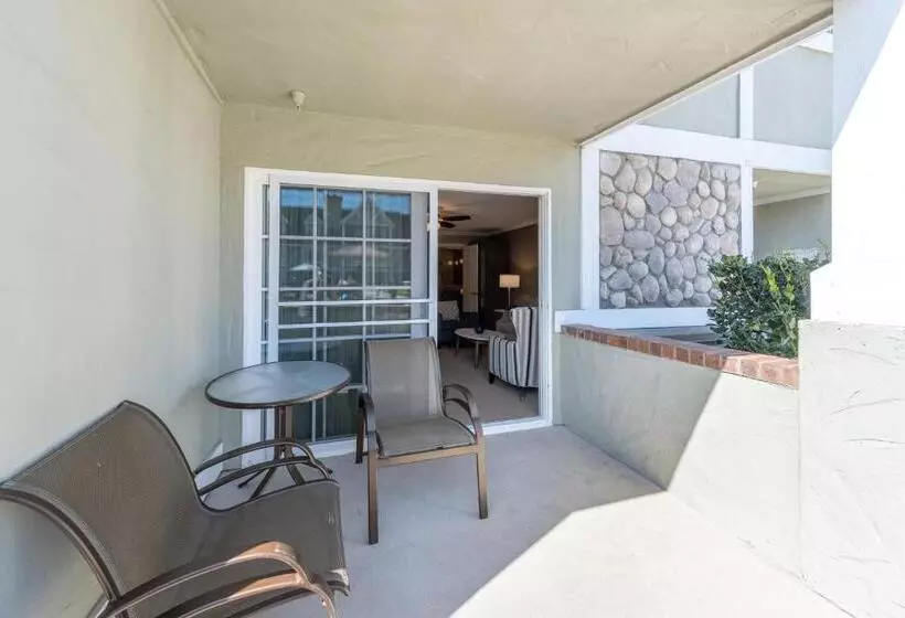 سوییت, Carlsbad Inn Beach Resort