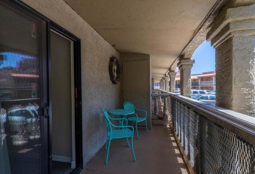 اتاق استاندارد, Cedars Resort