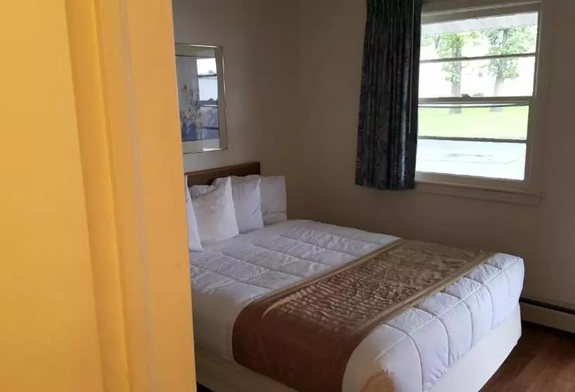 エコノミールーム, Budget Host Inn