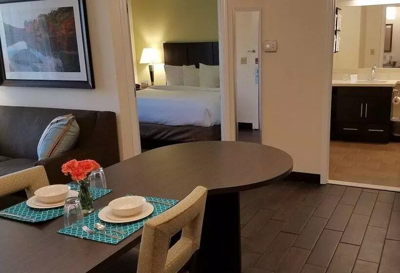 キングサイズベッドのスイートルーム, Candlewood Suites   East Syracuse   Carrier Circle, An Ihg