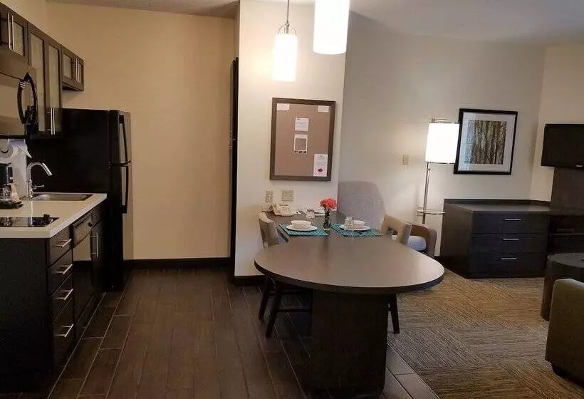 キングサイズベッドのスイートルーム, Candlewood Suites   East Syracuse   Carrier Circle, An Ihg