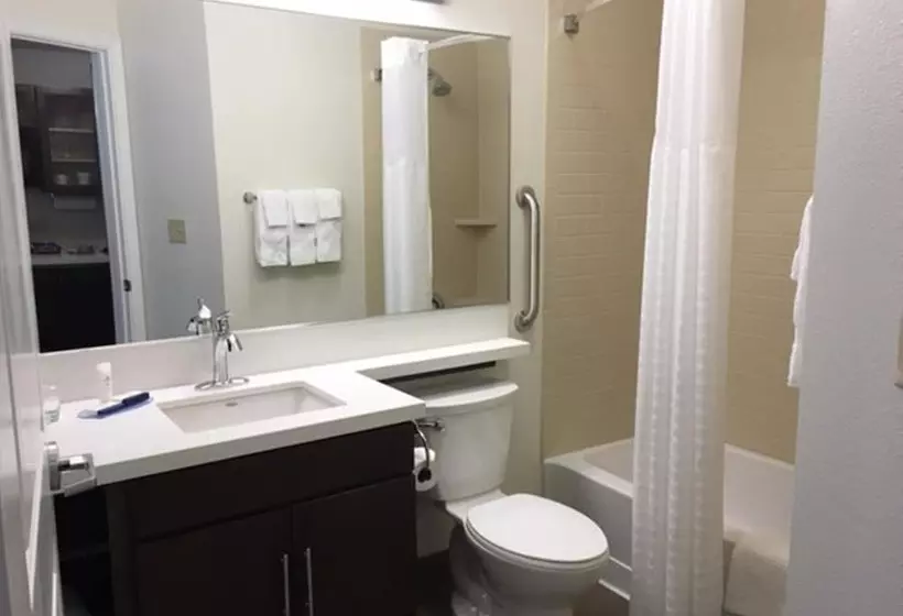キングサイズベッドのスイートルーム, Candlewood Suites   East Syracuse   Carrier Circle, An Ihg