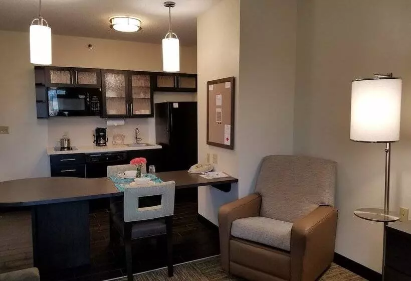 キングサイズベッドのスイートルーム, Candlewood Suites   East Syracuse   Carrier Circle, An Ihg