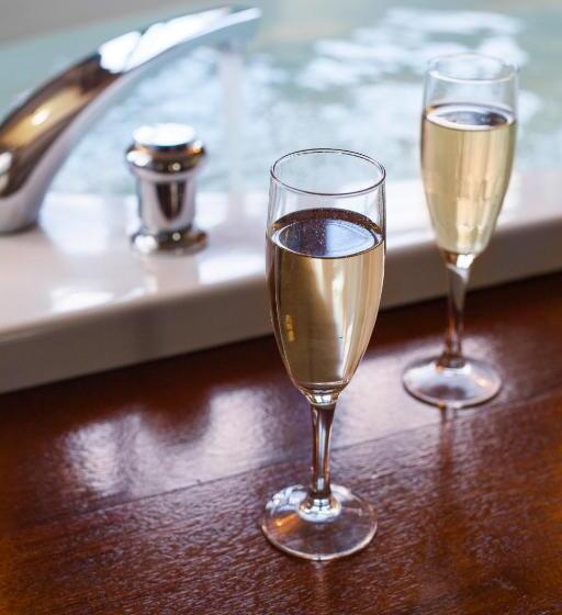 キングサイズベッドのスーペリアルーム, Captain's House Inn