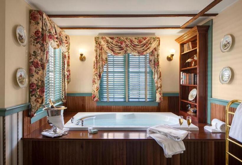 キングサイズベッドのスーペリアルーム, Captain's House Inn