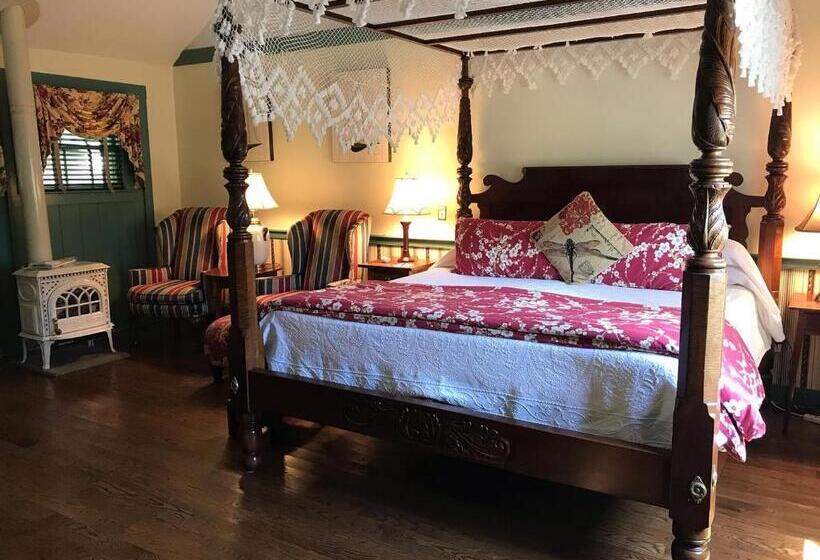 キングサイズベッドのスーペリアルーム, Captain's House Inn