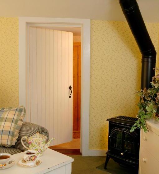 クイーンサイズベッドのスタンダードルーム, Captain's House Inn