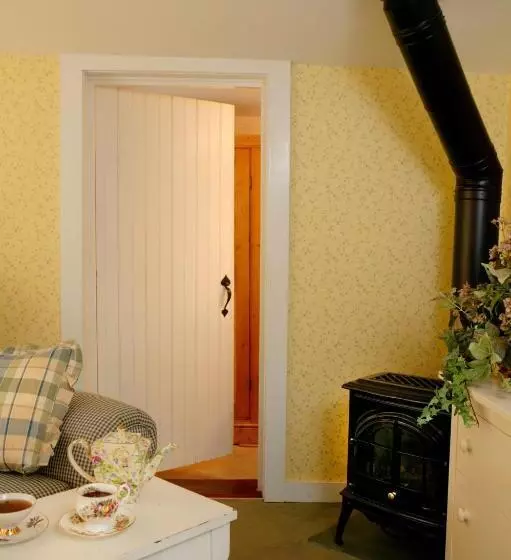 クイーンサイズベッドのスタンダードルーム, Captain's House Inn