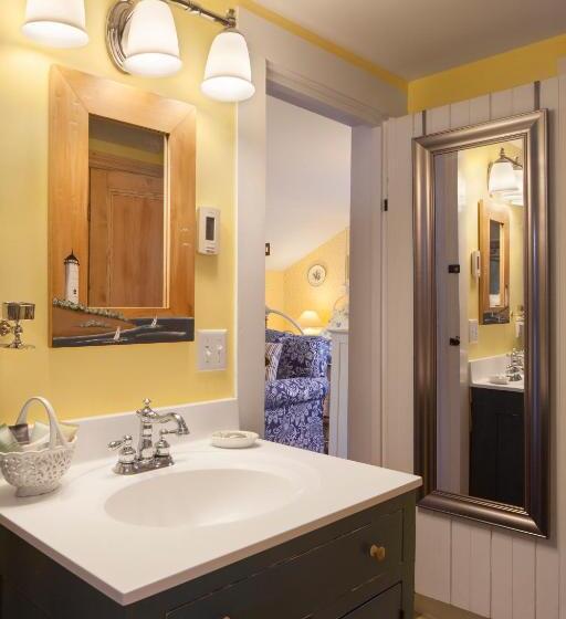 Номер Стандартный Кровать Куин, Captain's House Inn