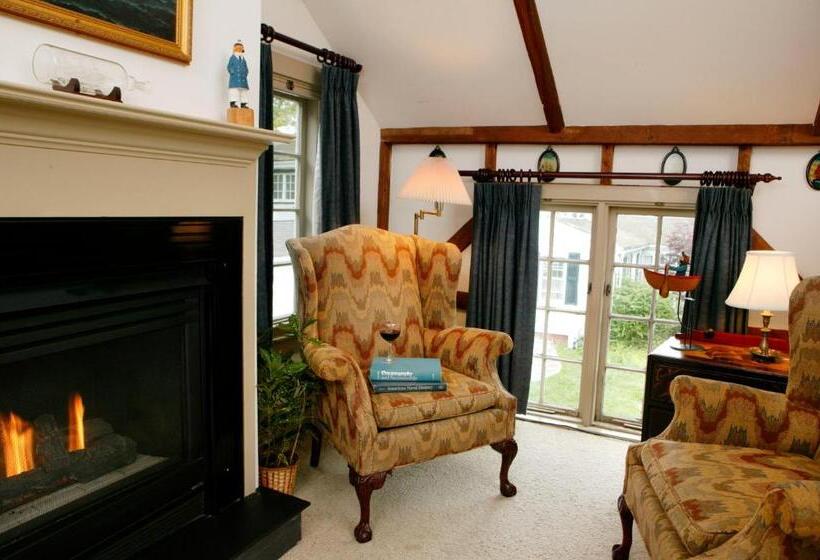 キングサイズベッドのデラックスルーム, Captain's House Inn