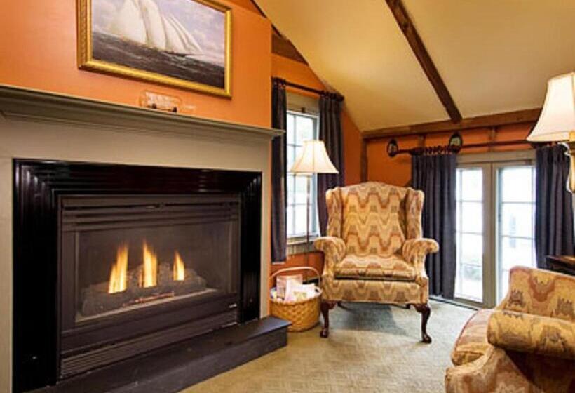 キングサイズベッドのデラックスルーム, Captain's House Inn