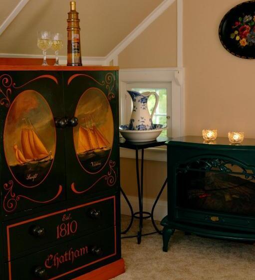 クイーンサイズベッドのスイートルーム, Captain's House Inn