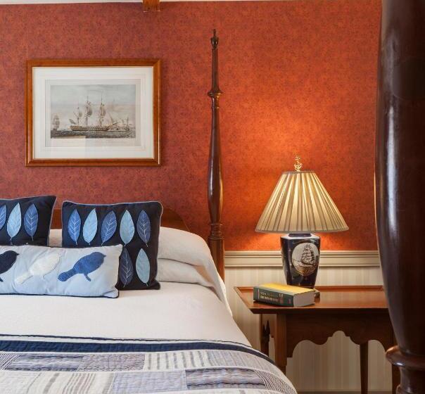 クイーンベッドのデラックスルーム, Captain's House Inn